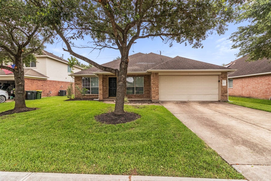 Property photo for 1905 Plum Falls Lane, Pearland, TX