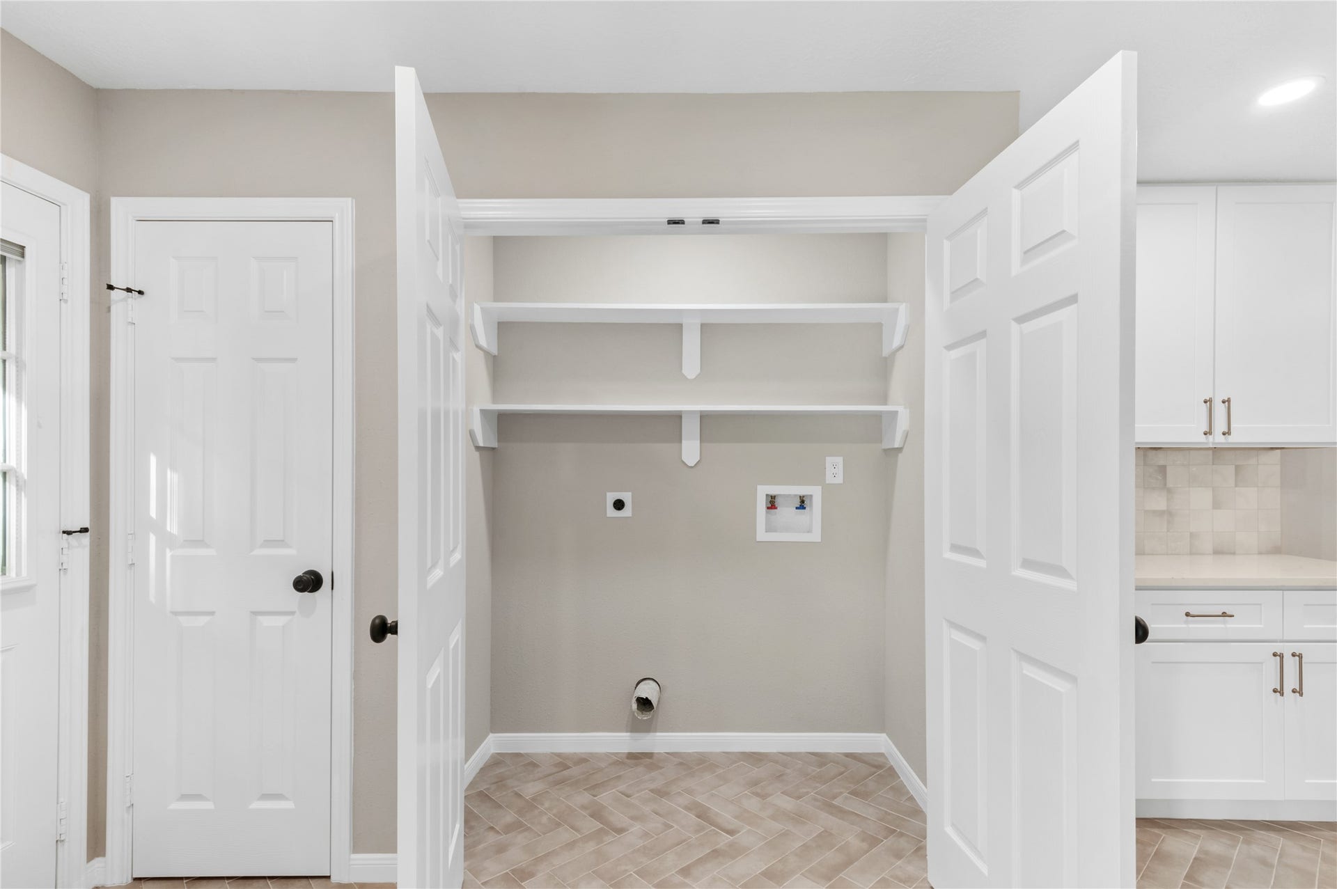 27249 Lana Lane, Oak Ridge North, TX 77385 Laundry area