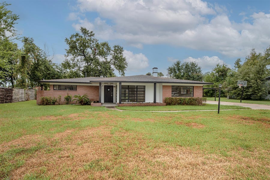 Property photo for 124 Lazy Lane, Baytown, TX