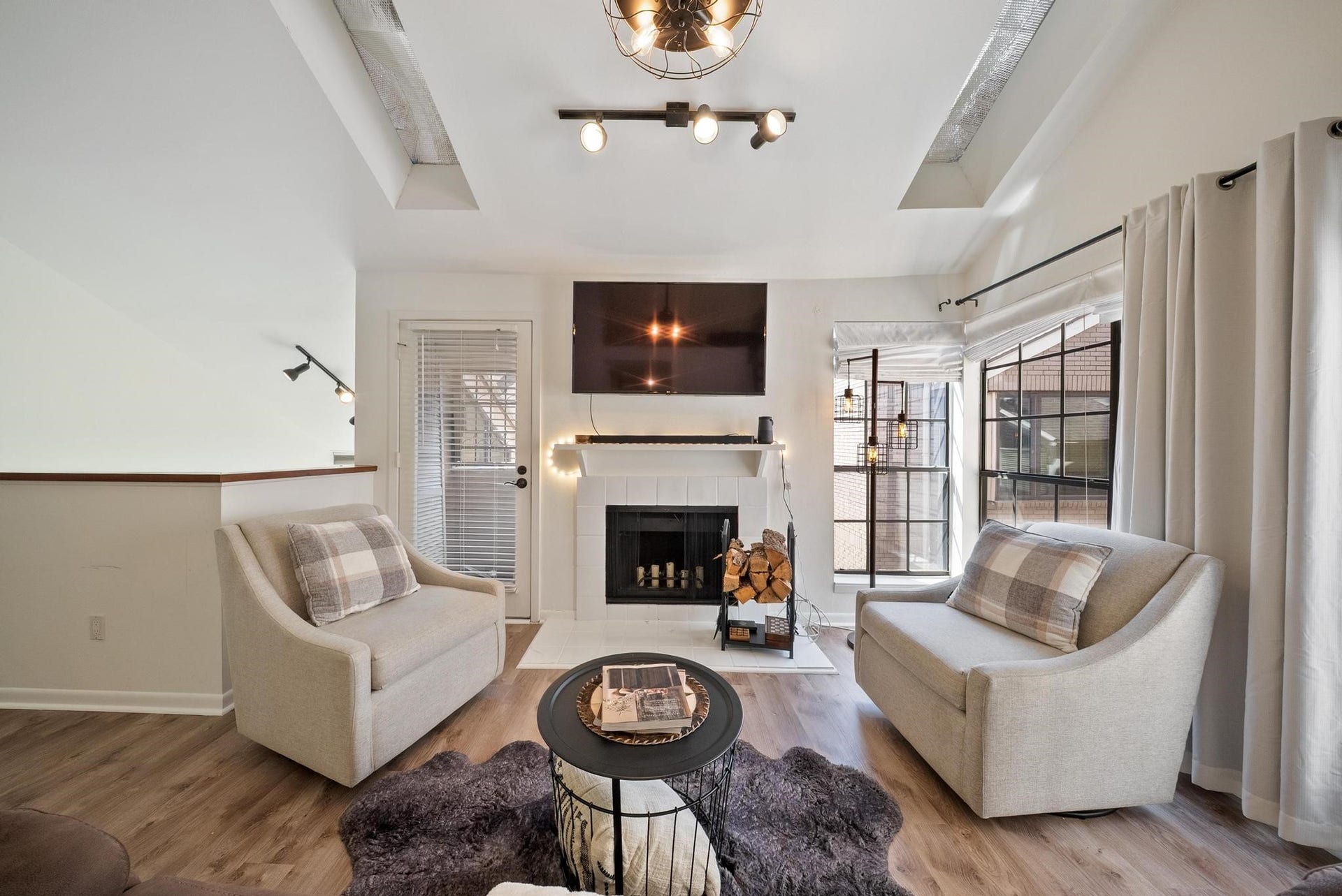 4904 Feagan Street, #1, Houston, TX 77007 4904 Feagan Street, #1, Houston, TX 77007