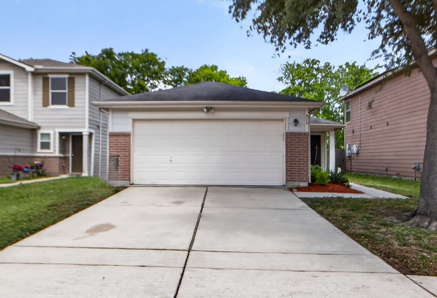 Property photo for 919 Staffordale Manor Lane, Houston, TX