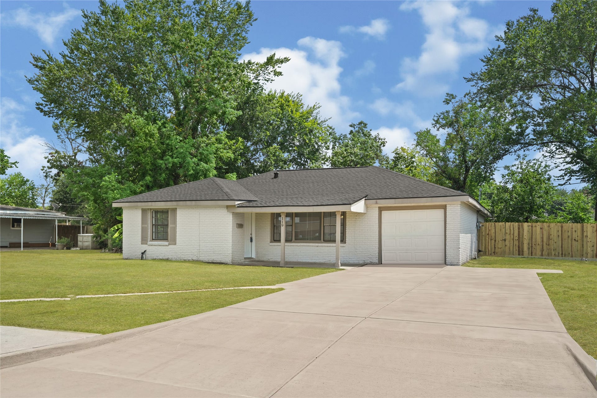 119 West Avenue, Pasadena, TX 77502 NEW ROOF installed August 2026!
