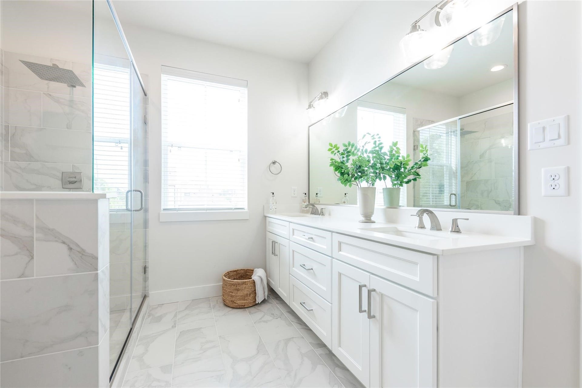 5518 Wheatley Street, #B, Houston, TX 77091 Primary bathroom with dual vanities