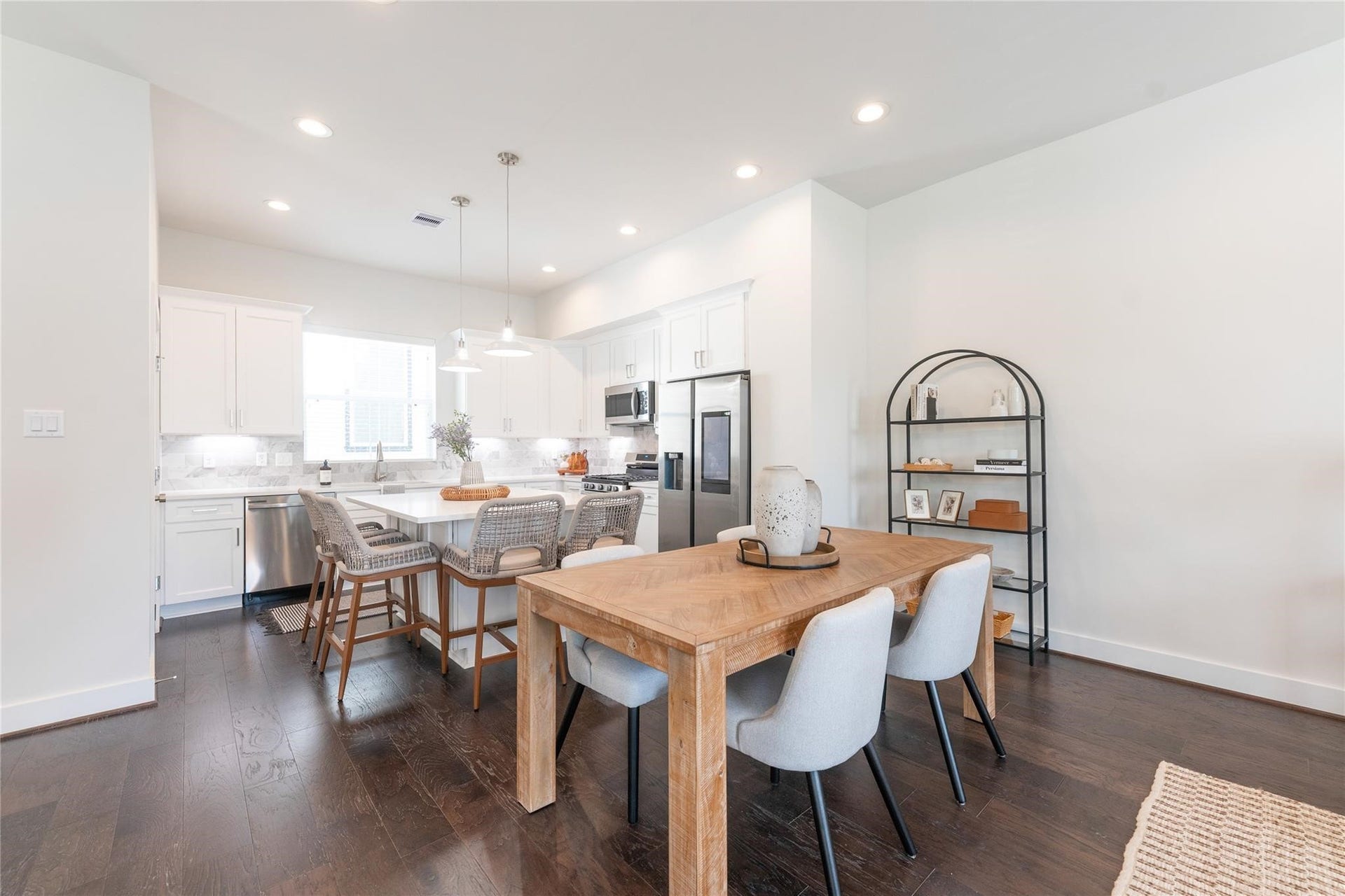 5518 Wheatley Street, #B, Houston, TX 77091 Spacious dining area