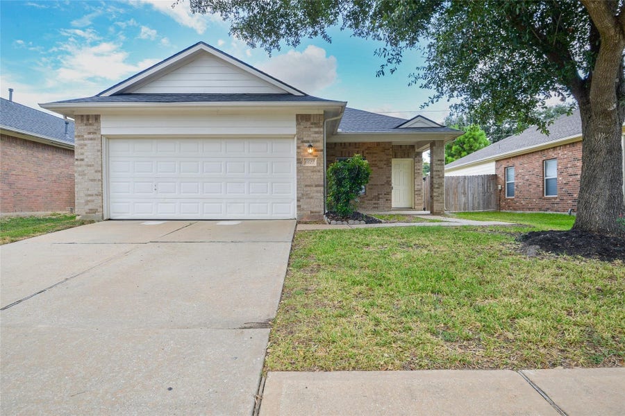 Property photo for 6627 Stonecross Creek Lane, Katy, TX