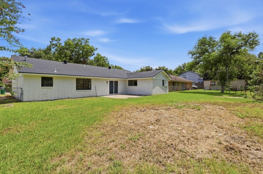 104 Oriole Lane, Angleton, TX 77515 Enjoy a spacious backyard tucked away on a quiet cul-de-sac, offering a peaceful setting with plenty of room to relax, entertain, or create your own outdoor retreat. Virtually enhanced to showcase the possibilities of this inviting space.