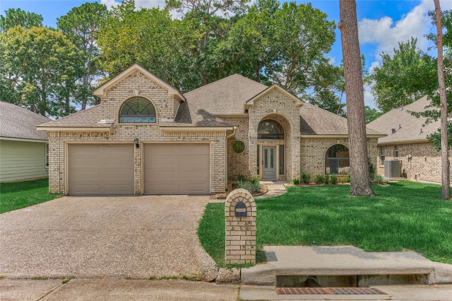 Property photo for 13707 Fountainview Drive, Montgomery, TX