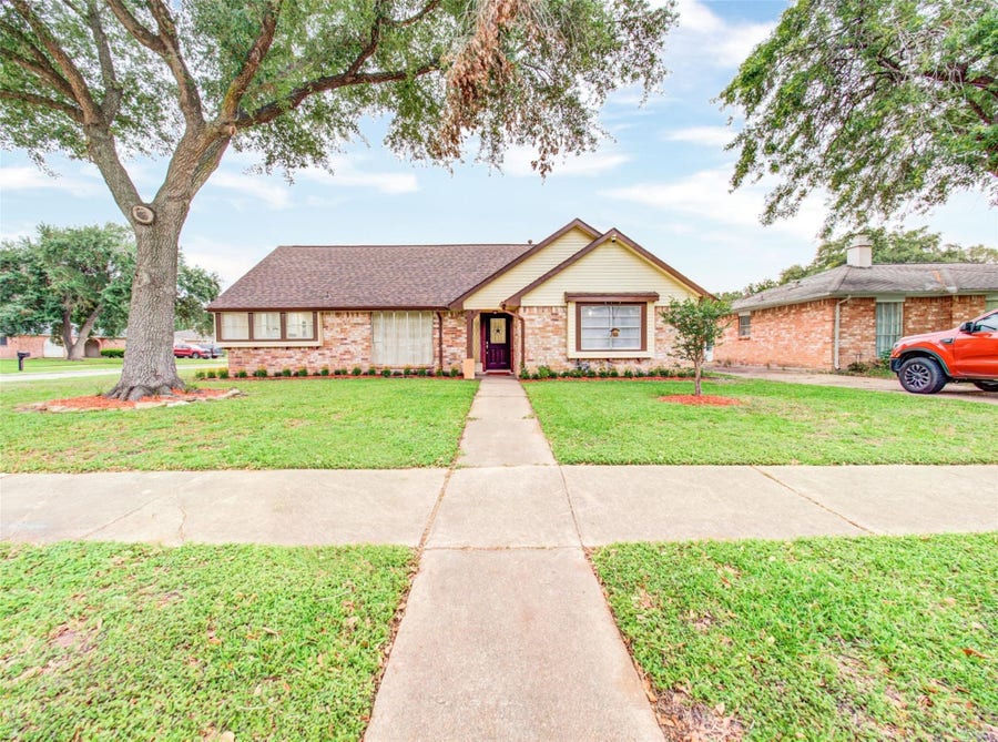 Property photo for 13526 Sherwood Street, Sugar Land, TX