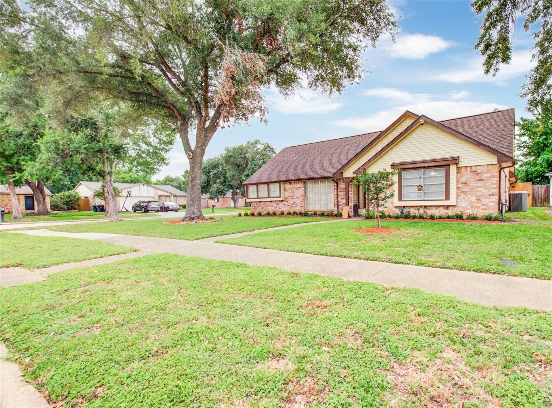 13526 Sherwood Street, Sugar Land, TX 77498 Charming single-story brick home with a well-maintained front yard and mature trees. Features a spacious lawn, a clean sidewalk, and a welcoming facade in a peaceful neighborhood.
