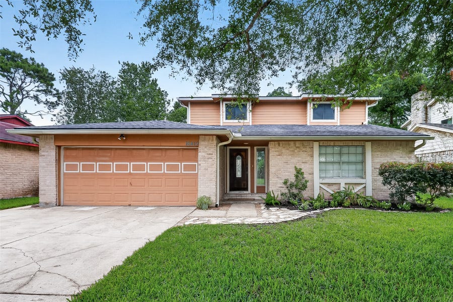 Property photo for 16419 Barcelona Drive, Friendswood, TX
