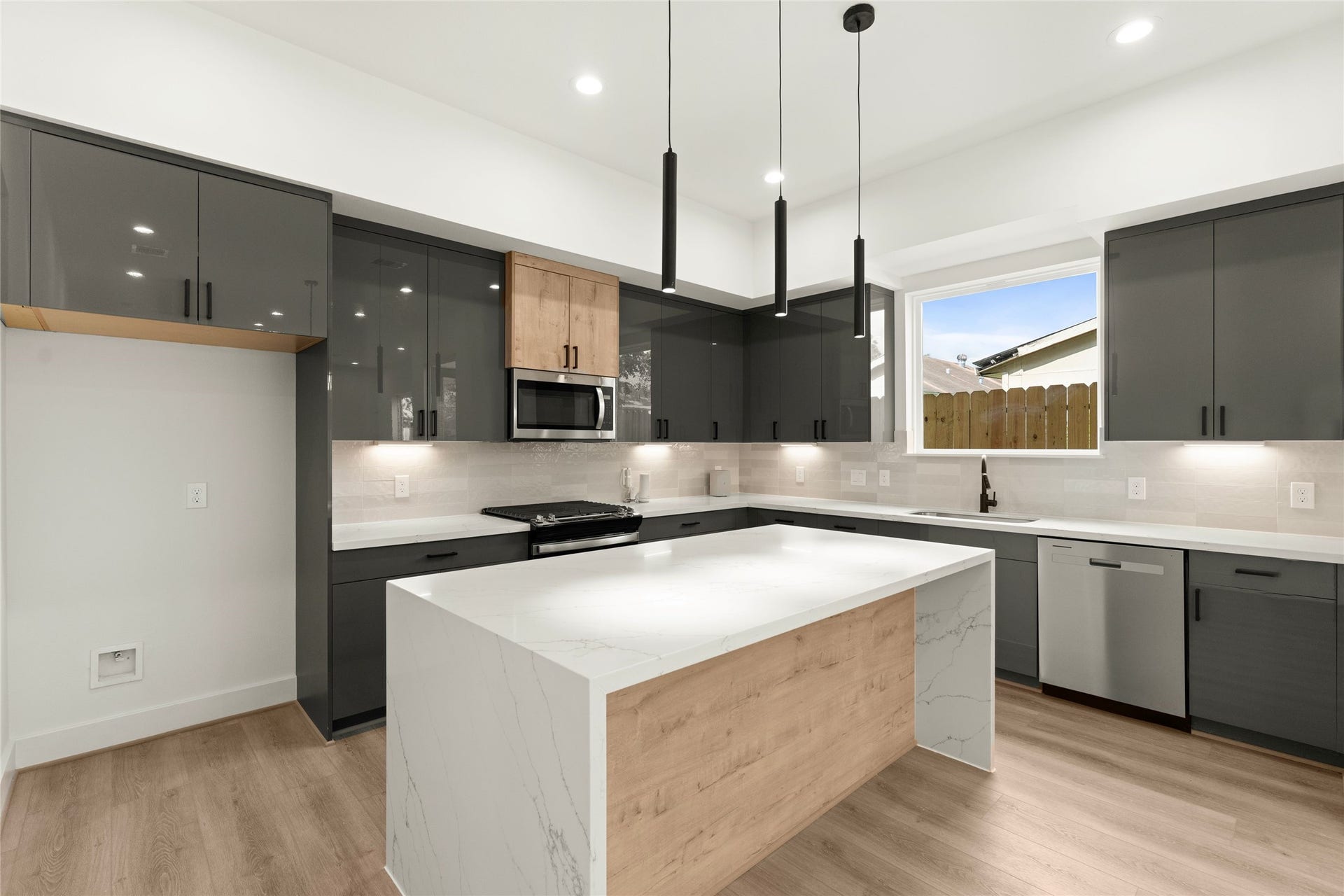 2717 Sampson Street, Houston, TX 77004