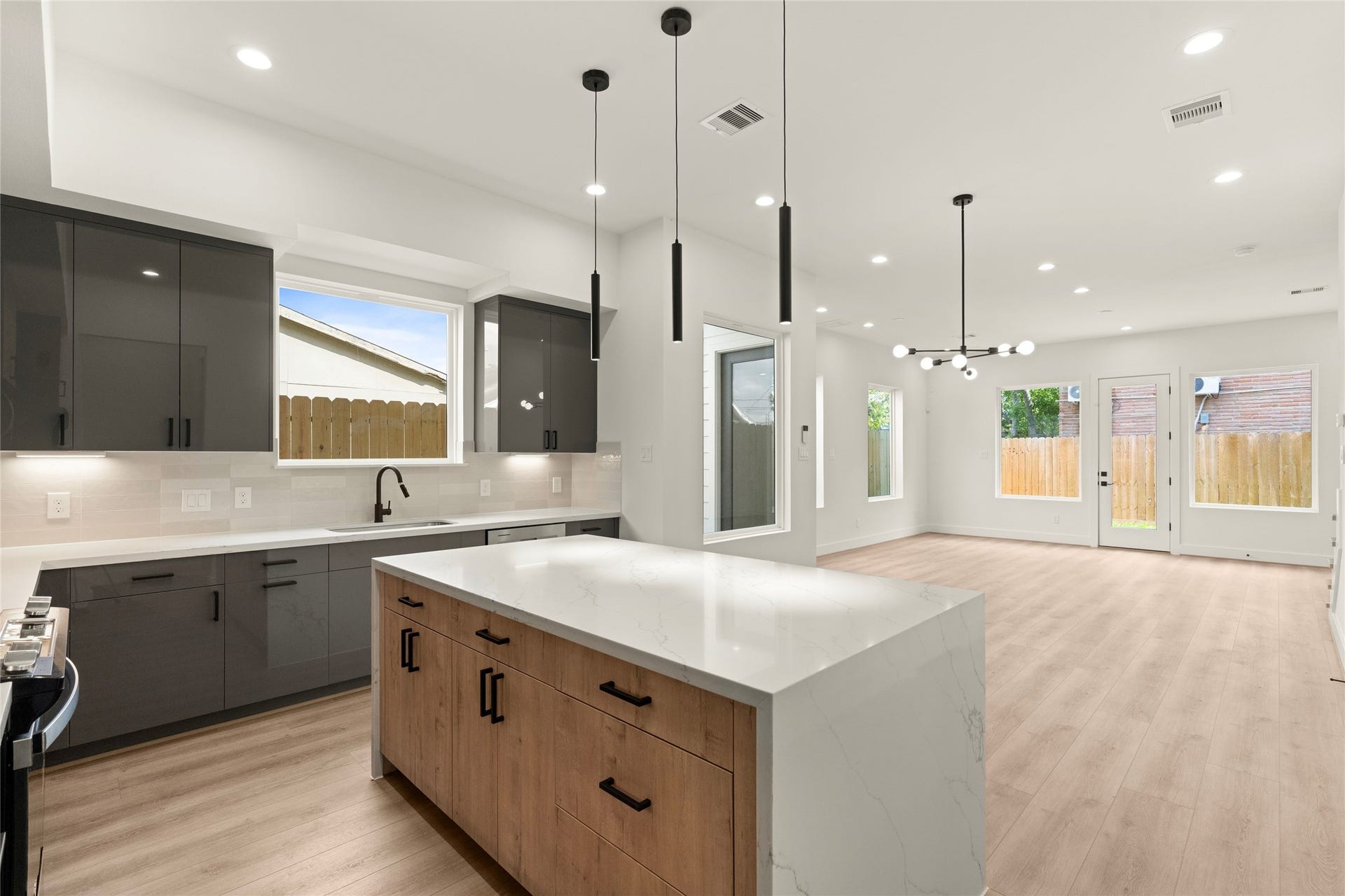 2717 Sampson Street, Houston, TX 77004