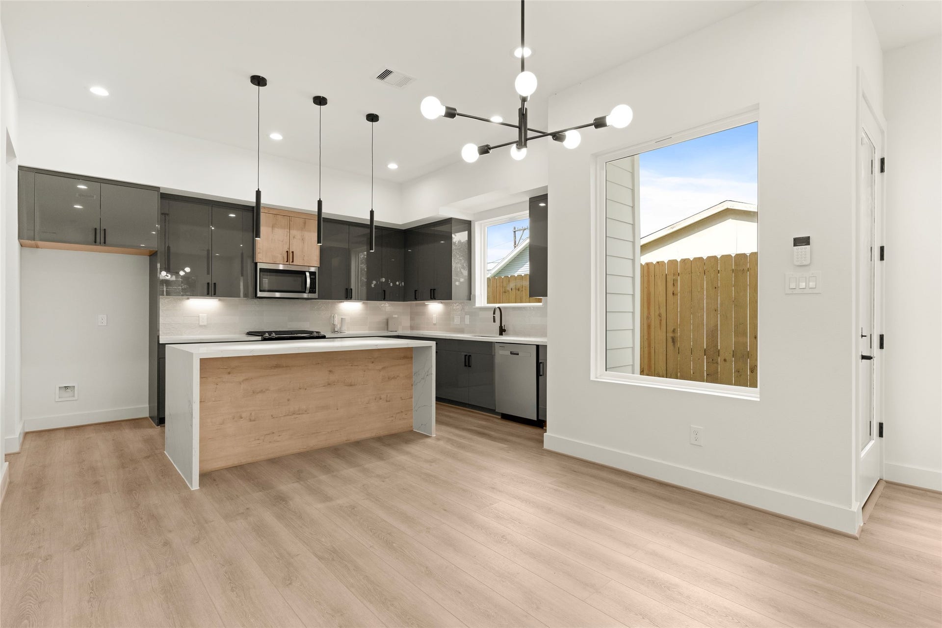 2717 Sampson Street, Houston, TX 77004