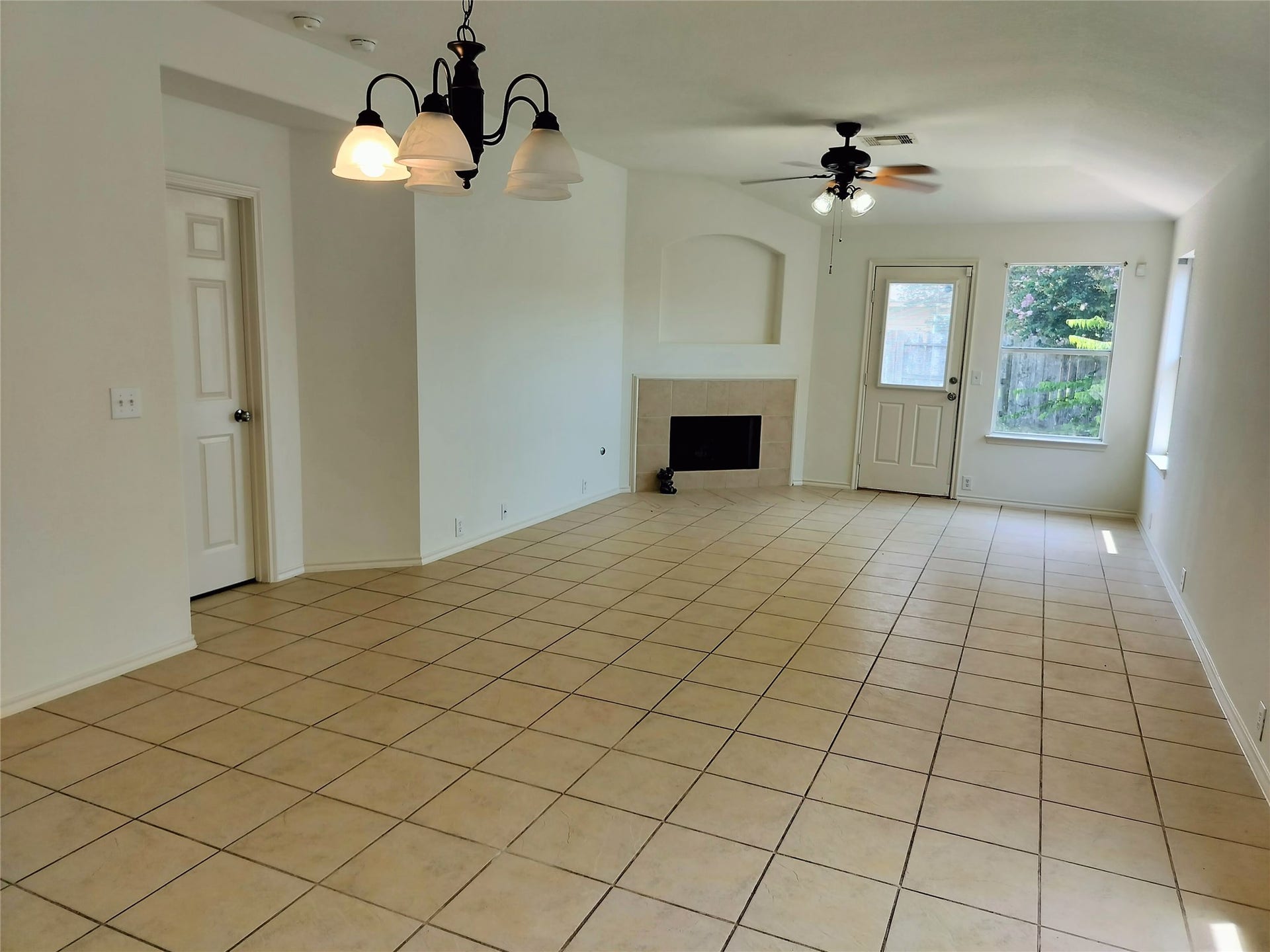 20123 Larkspur Landing Landing, Richmond, TX 77407 Another view of the living area