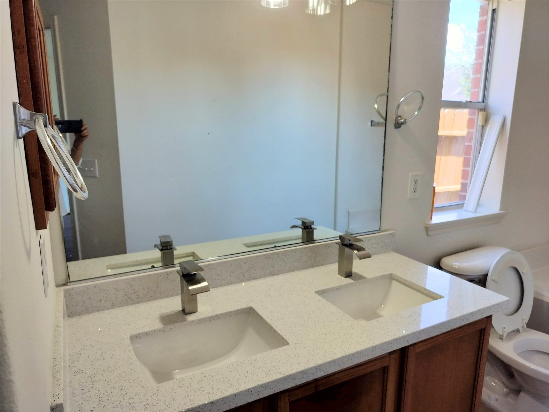 20123 Larkspur Landing Landing, Richmond, TX 77407 Master bath with new sinks and faucets