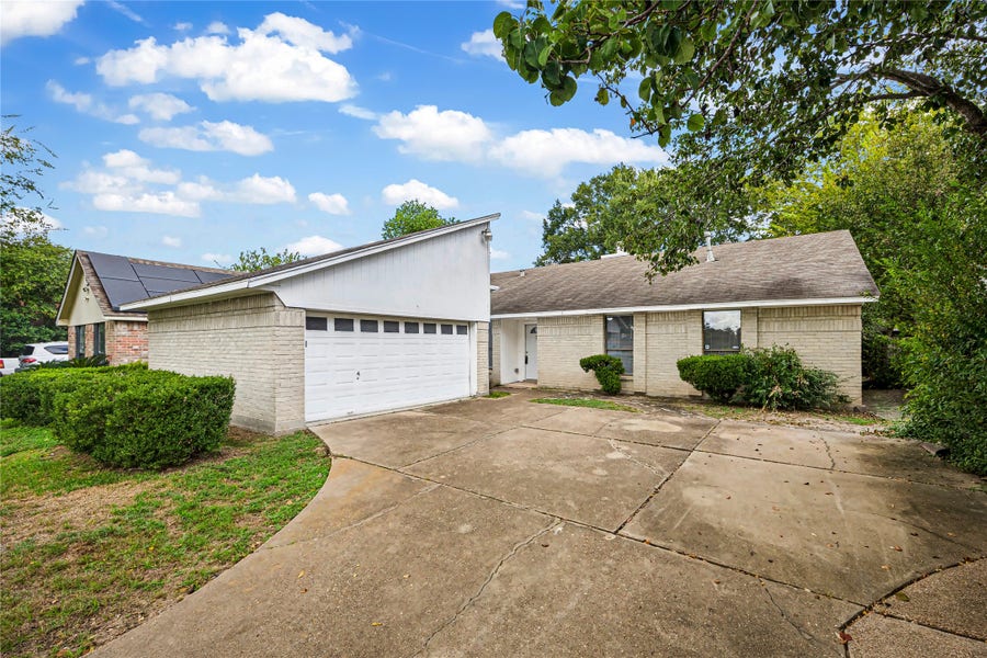 Property photo for 5610 Longforest Drive, Houston, TX