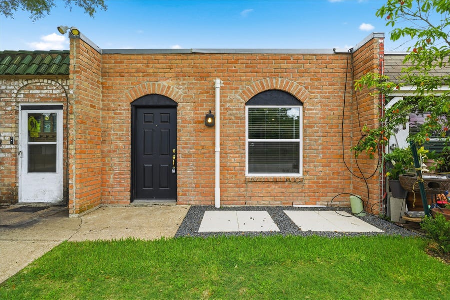 Property photo for 1405 Shadowdale Drive, #23, Houston, TX