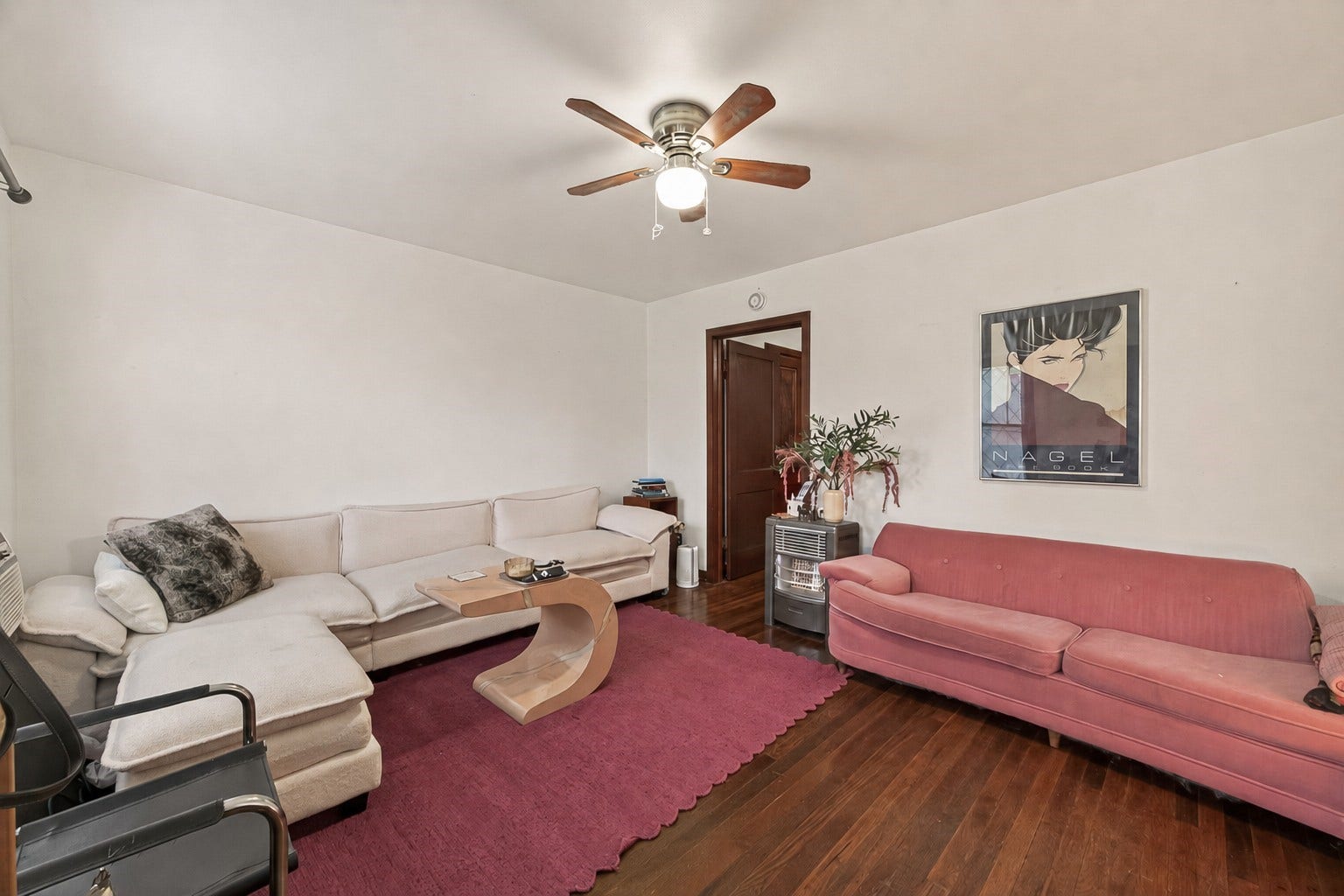 518 N Eastwood Street, Houston, TX 77011 The living area offers plenty of room for comfortable seating and/or a small work desk.