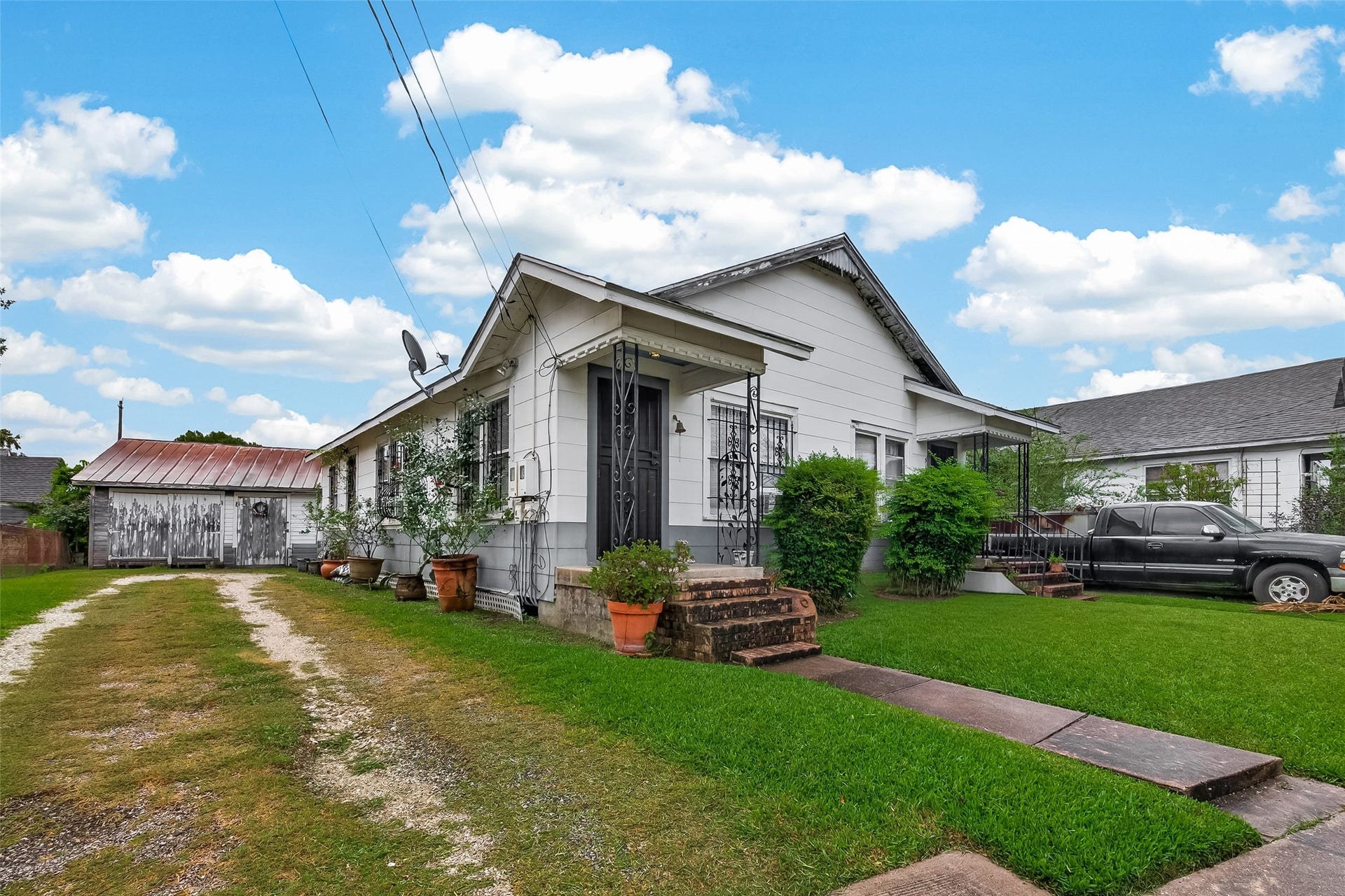 518 N Eastwood Street, Houston, TX 77011 Each building shares a common driveway.