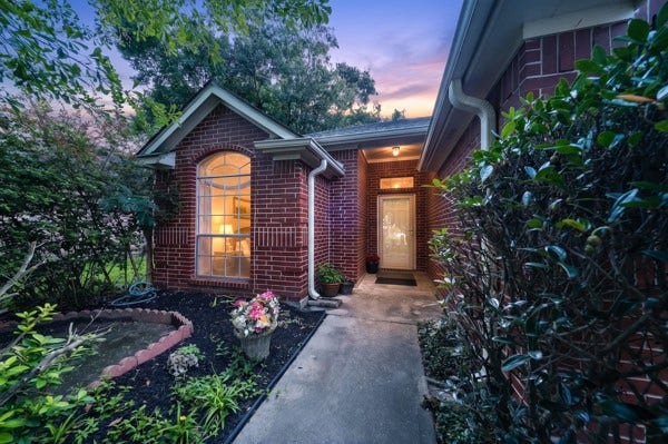 1727 Millhouse Road, Houston, TX 77073 1727 Millhouse Road, Houston, TX 77073