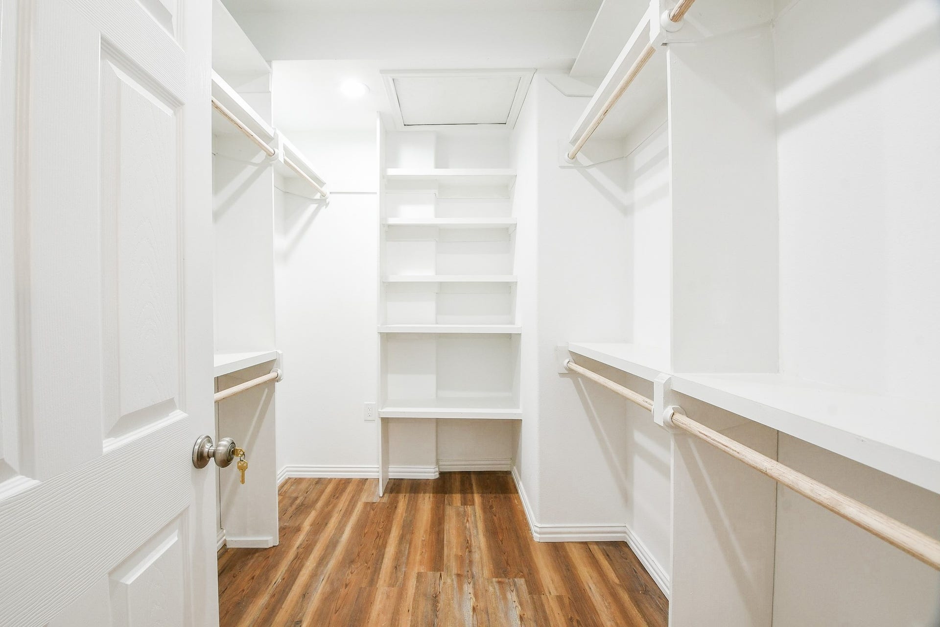 3200 Hoover Street, La Marque, TX 77568 Custom master closet