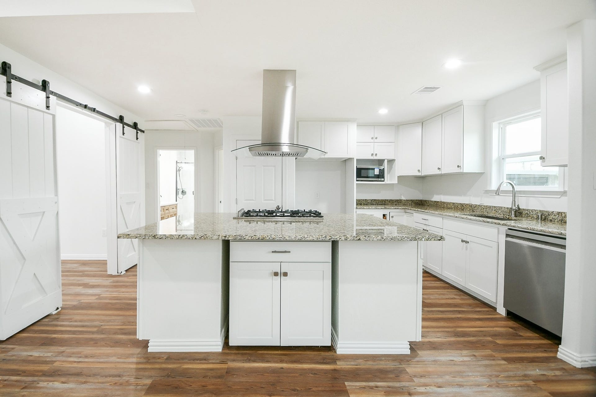 3200 Hoover Street, La Marque, TX 77568 You will love the pull out rolling island