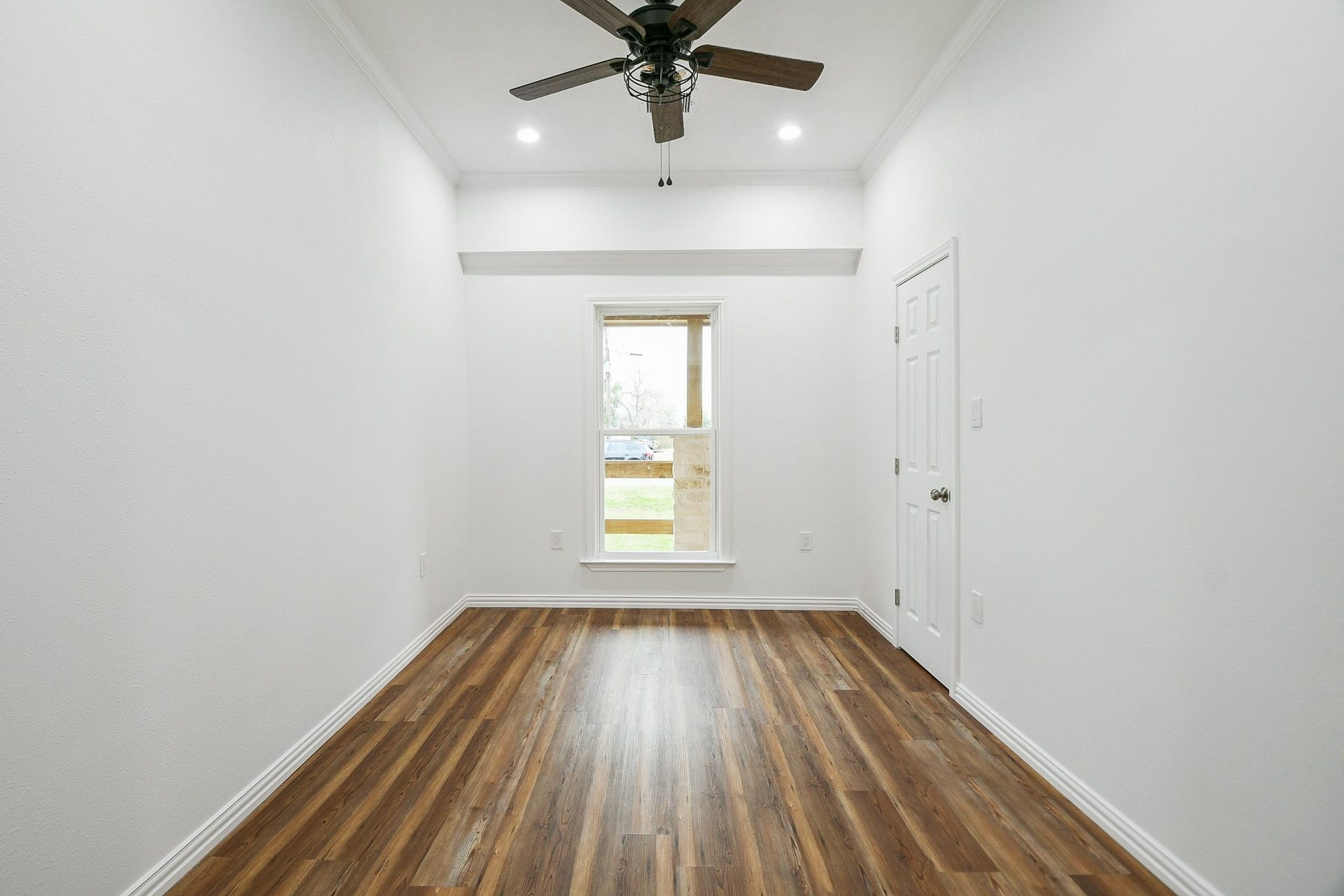 3200 Hoover Street, La Marque, TX 77568 Every room has ceiling fans