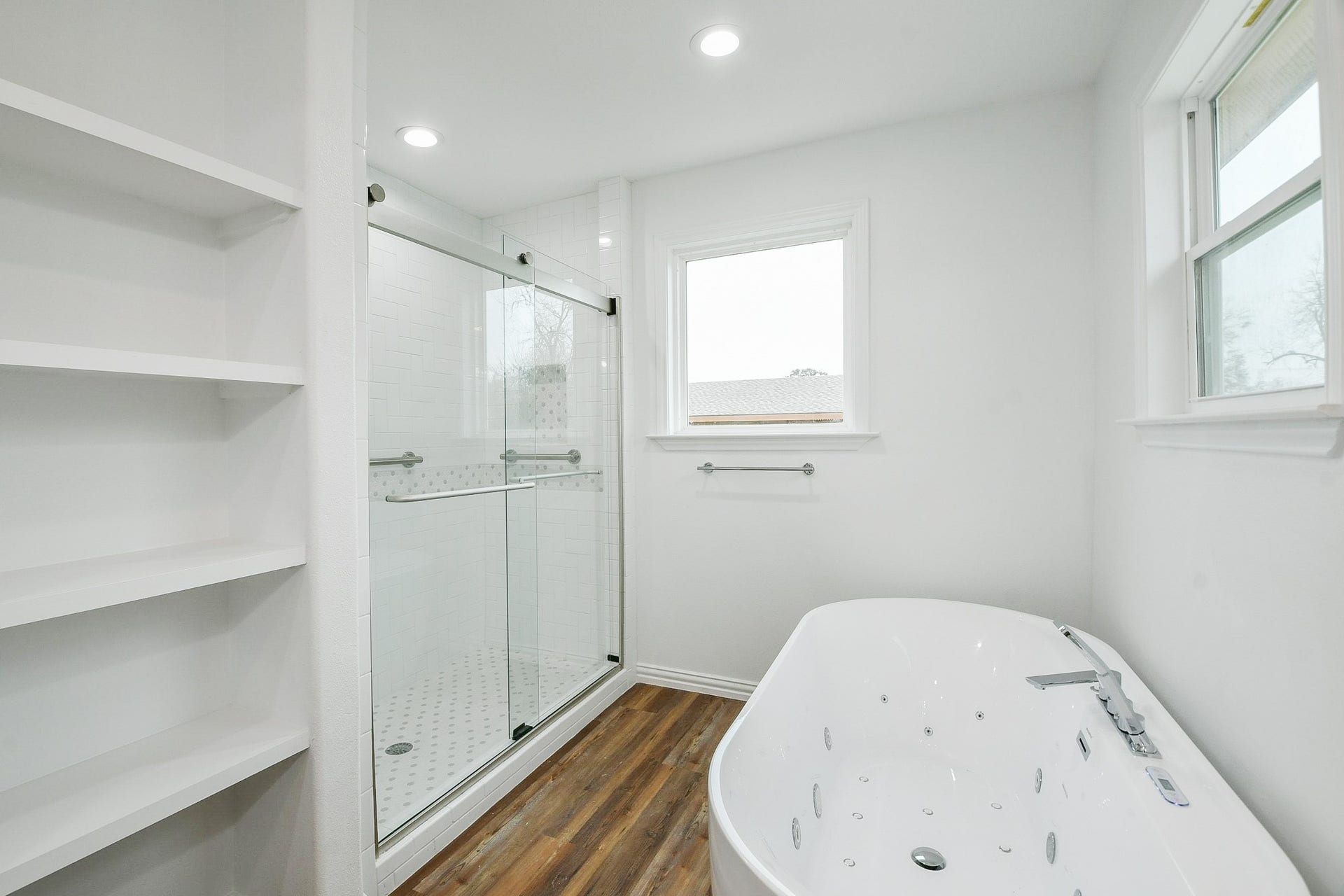 3200 Hoover Street, La Marque, TX 77568 Beautifully tiled shower with Whirlpool 6 foot jetted tub.