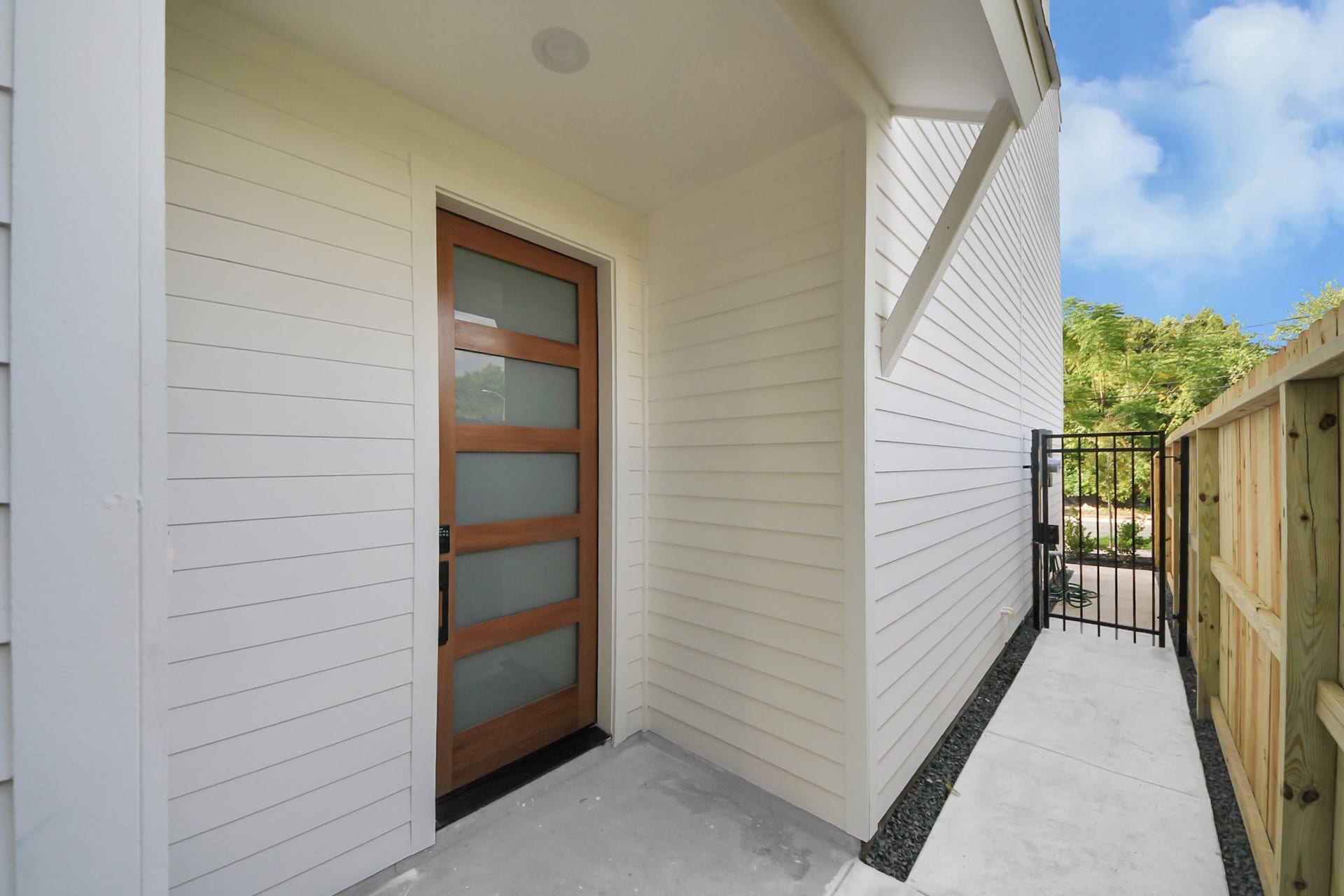 2521 Francis Street, Houston, TX 77004 Front door. (Sample photo from same floor plan next to the address)