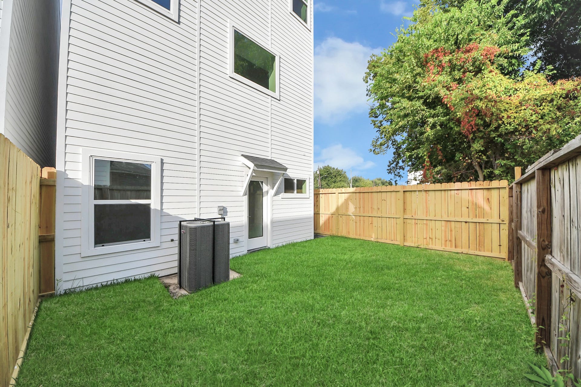 2521 Francis Street, Houston, TX 77004 Private fenced backyard (Sample photo from same floor plan next to the address)
