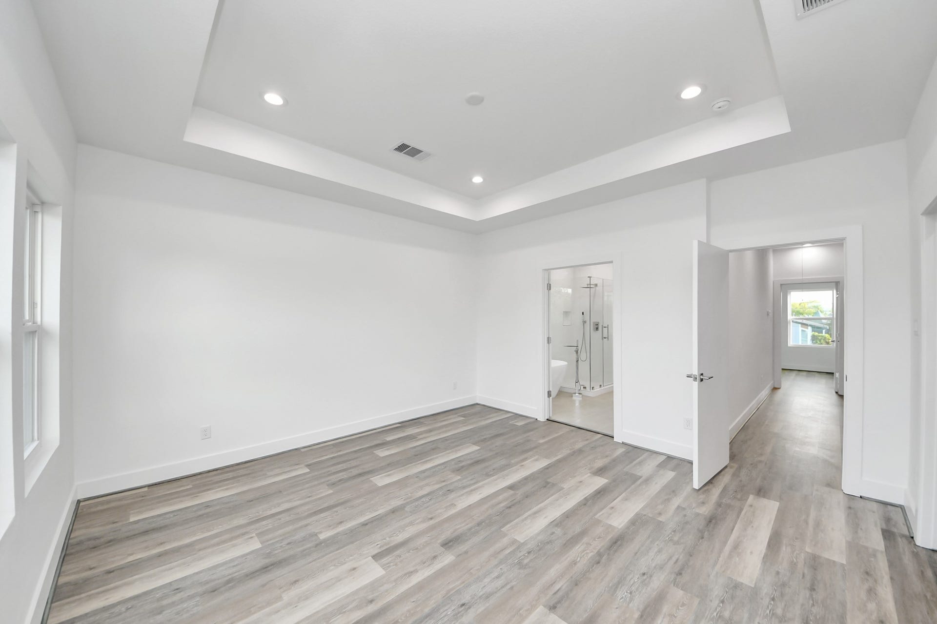 2521 Francis Street, Houston, TX 77004 Primary bedroom (Sample photo from same floor plan next to the address)