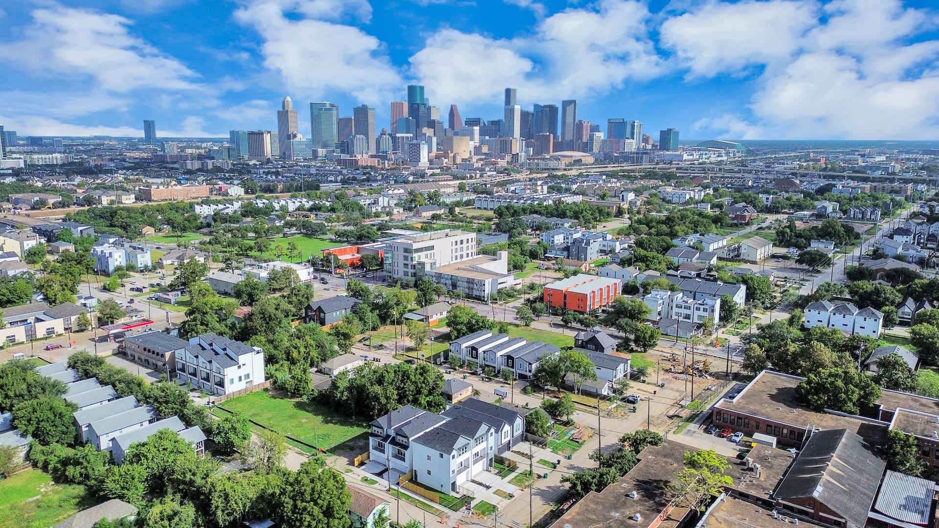 2521 Francis Street, Houston, TX 77004 Great location and easily accessible