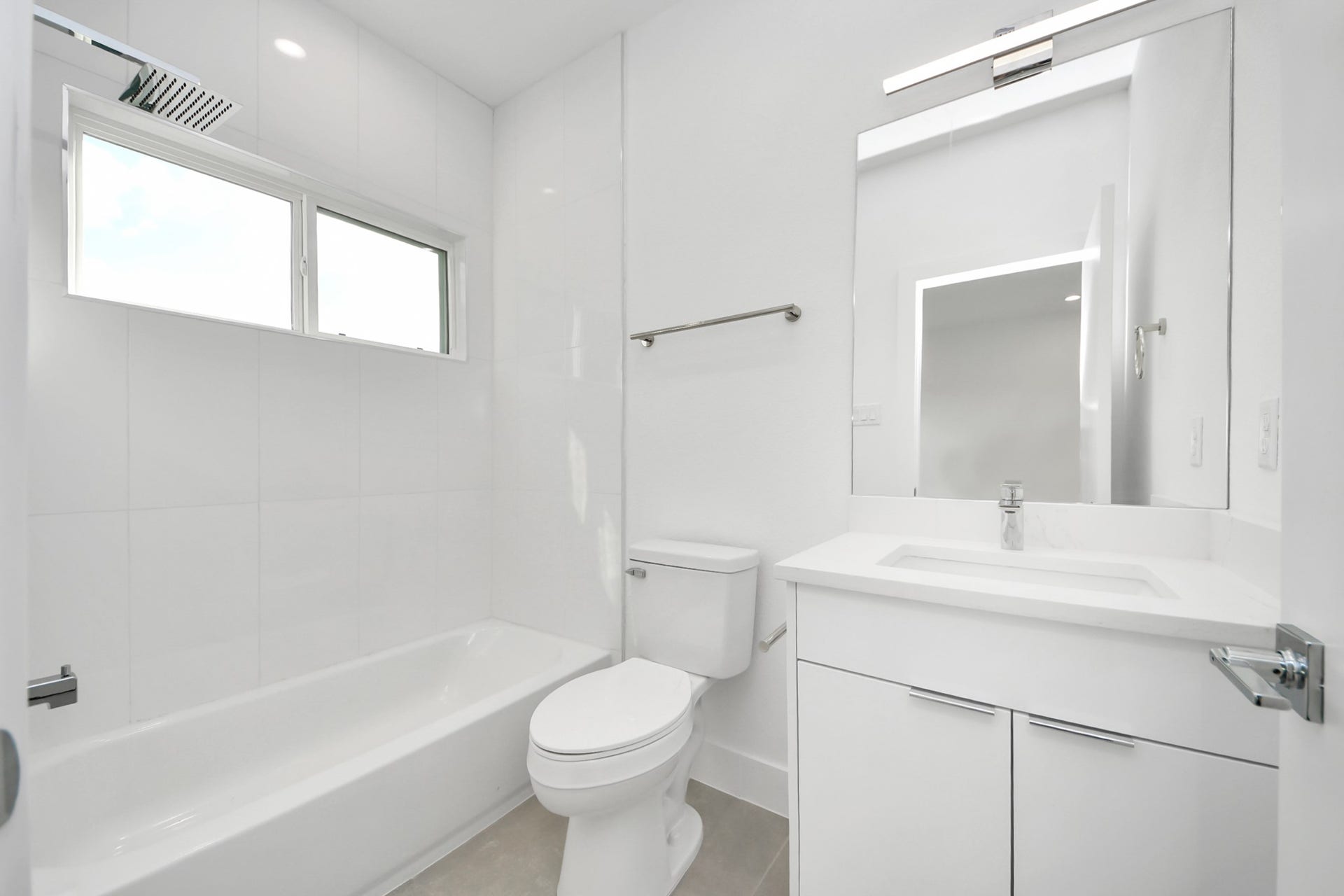 2521 Francis Street, Houston, TX 77004 Bathroom on third floor (Sample photo from same floor plan next to the address)