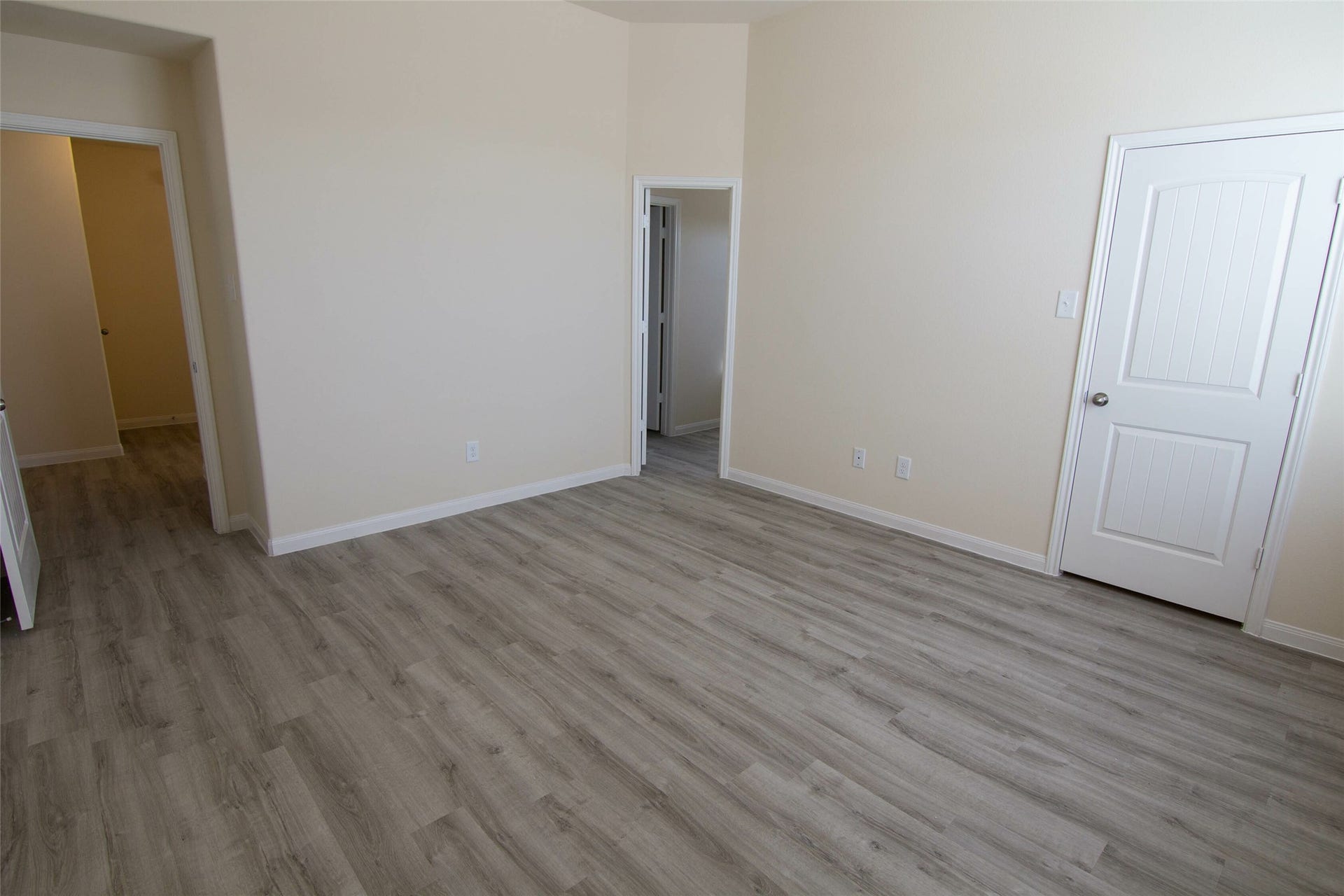 4154 Silver Ranch Road, Houston, TX 77014 Photos may be representative of the floor plan and not the exact home. Finishes, layout, and features of the actual property for lease may vary.