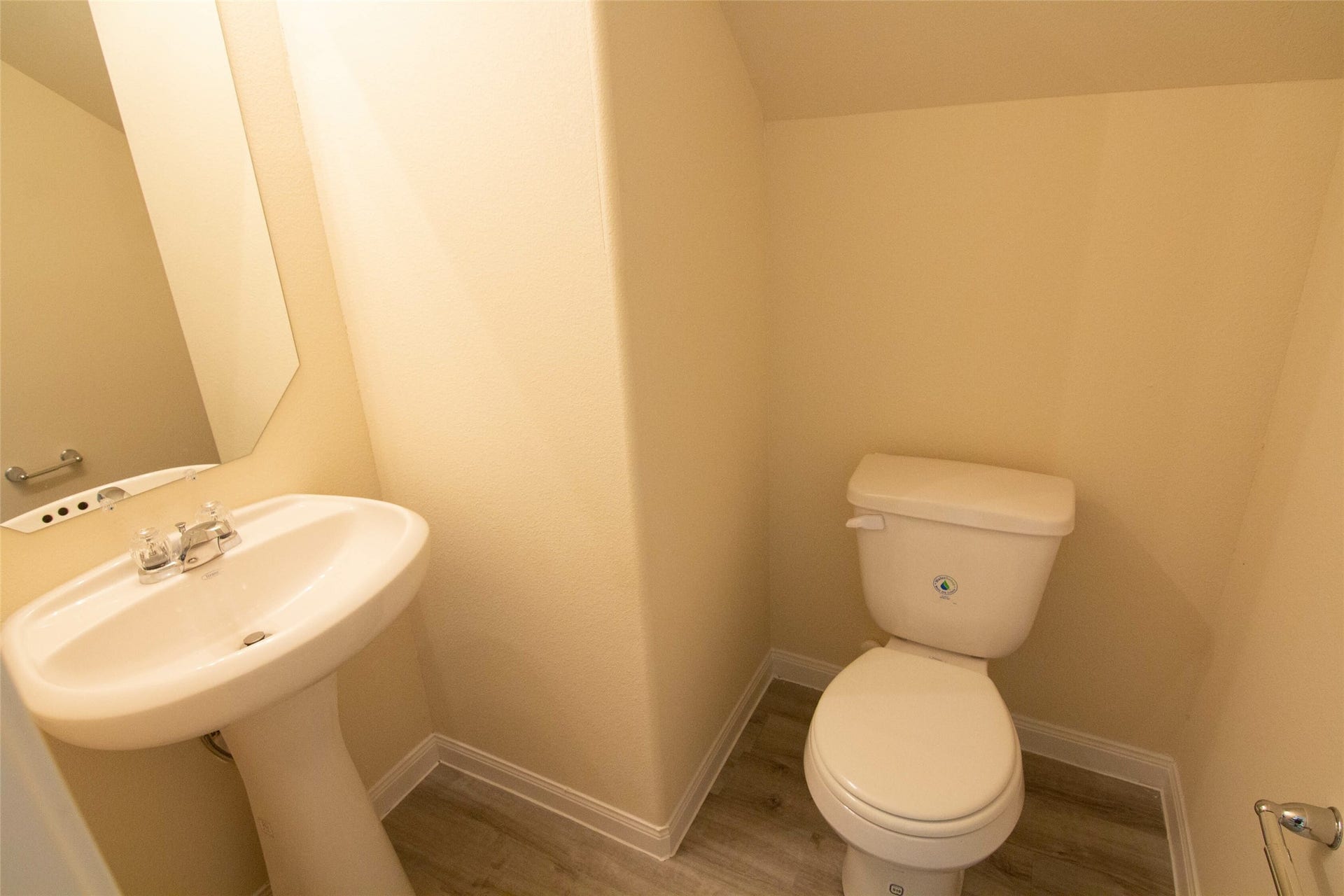 4154 Silver Ranch Road, Houston, TX 77014 Photos may be representative of the floor plan and not the exact home. Finishes, layout, and features of the actual property for lease may vary.