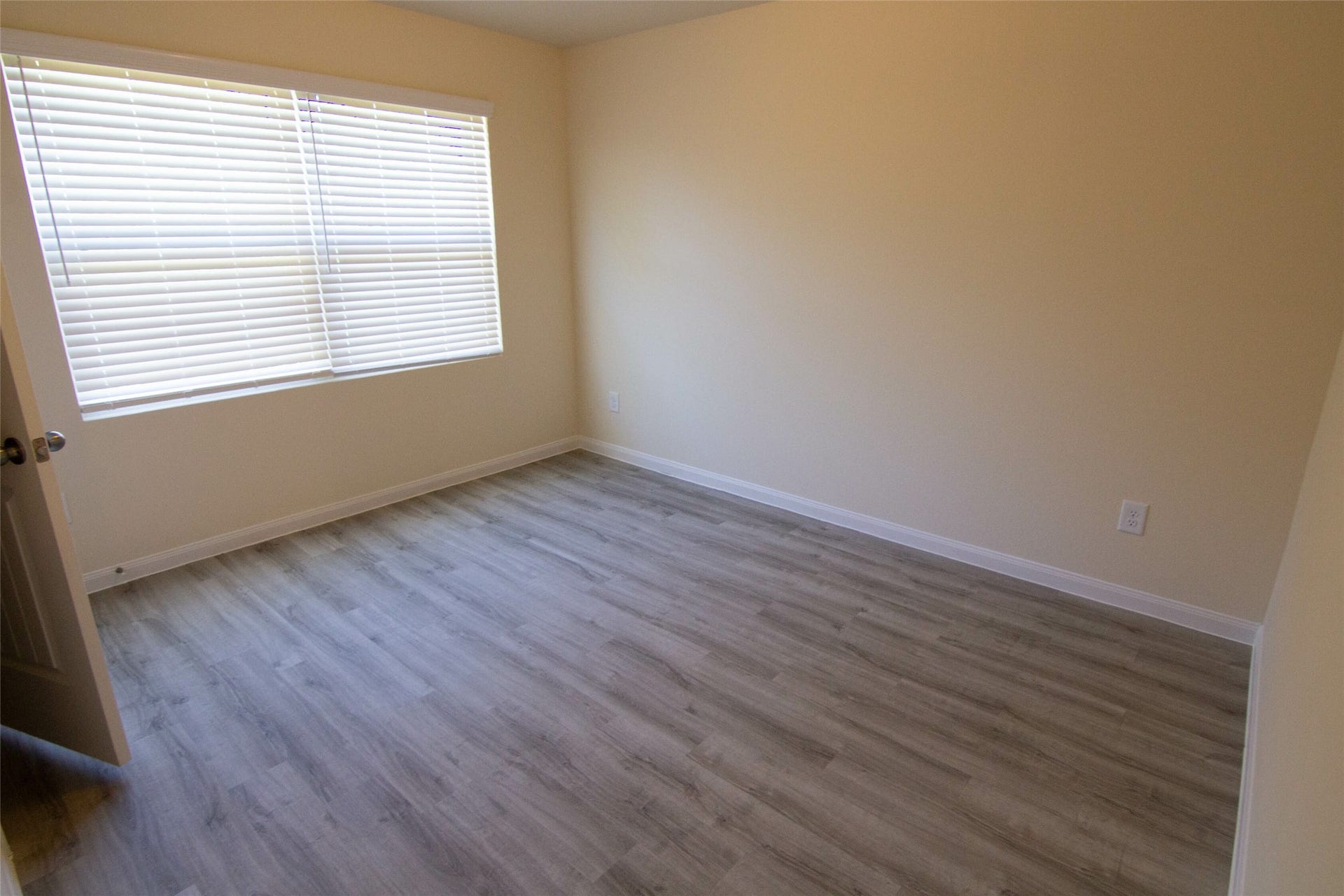 4154 Silver Ranch Road, Houston, TX 77014 Photos may be representative of the floor plan and not the exact home. Finishes, layout, and features of the actual property for lease may vary.