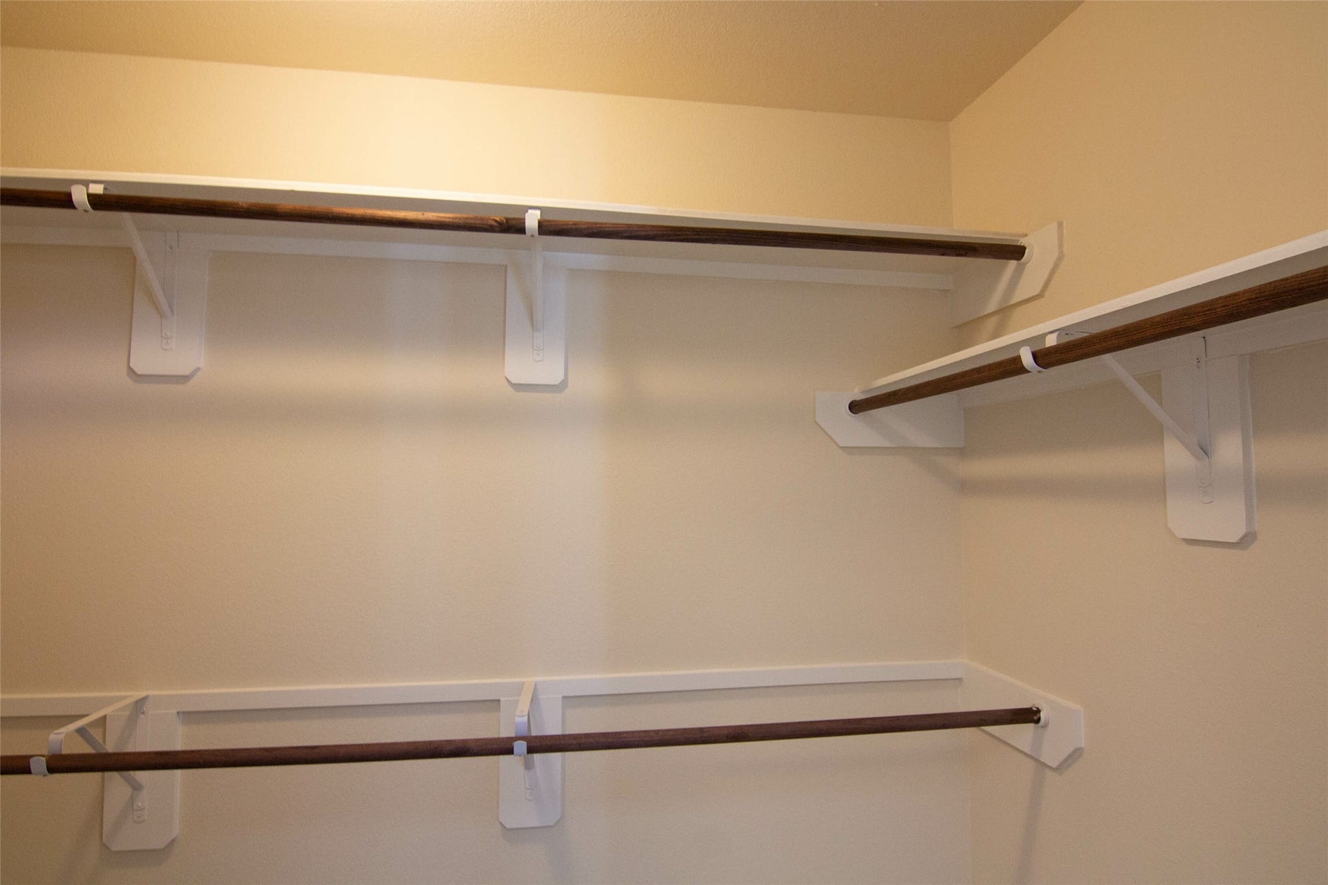 4154 Silver Ranch Road, Houston, TX 77014 Photos may be representative of the floor plan and not the exact home. Finishes, layout, and features of the actual property for lease may vary.