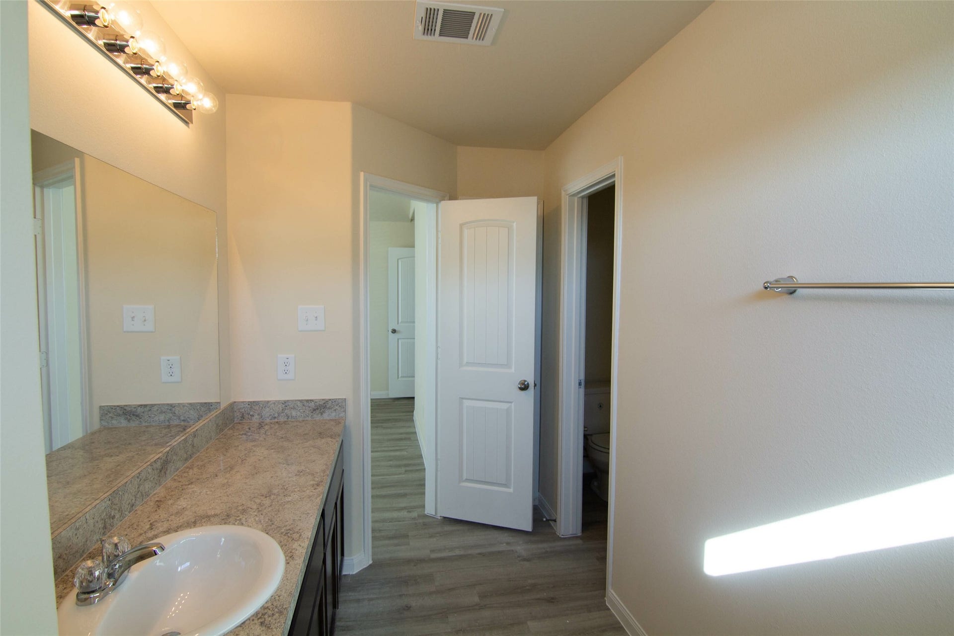 4154 Silver Ranch Road, Houston, TX 77014 Photos may be representative of the floor plan and not the exact home. Finishes, layout, and features of the actual property for lease may vary.