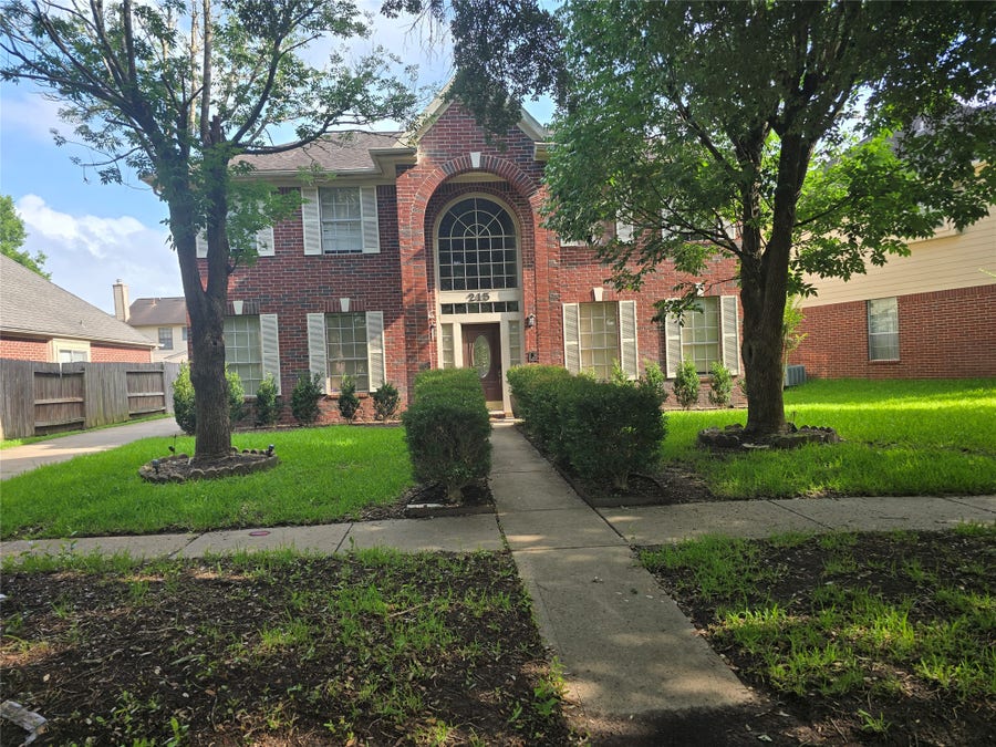 Property photo for 215 Birch Hill Drive, Sugar Land, TX