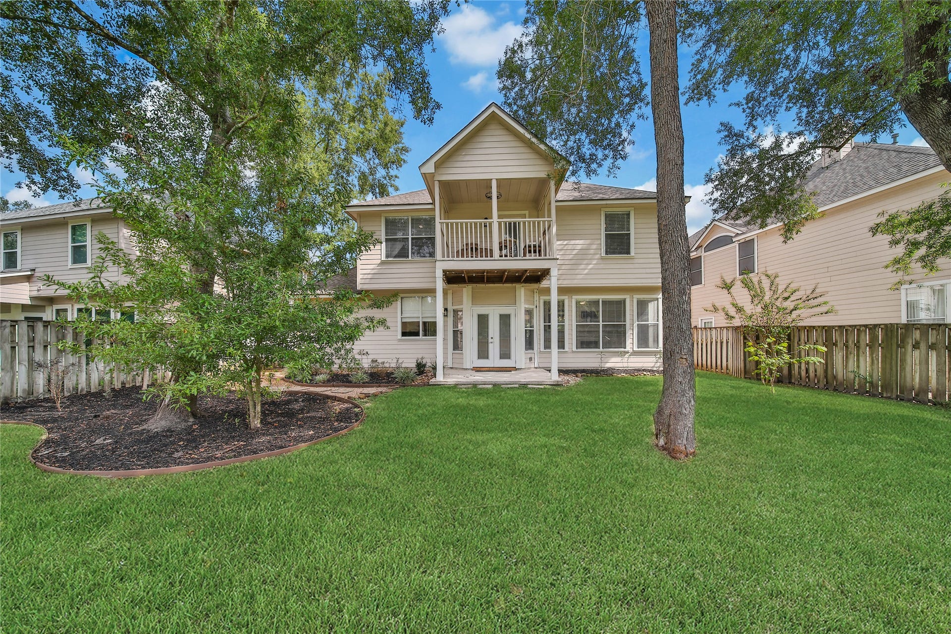 35 S Apple Springs Circle, The Woodlands, TX 77382 35 S Apple Springs Circle, The Woodlands, TX 77382