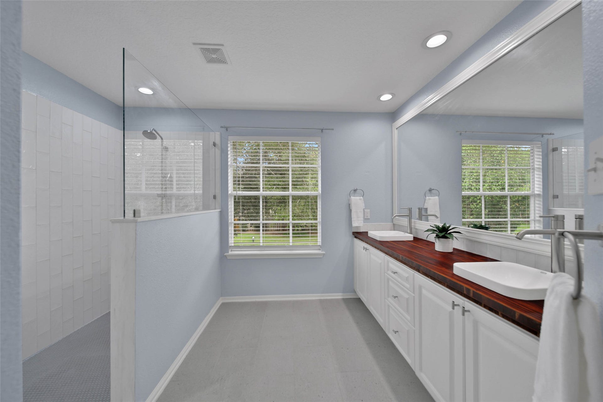 35 S Apple Springs Circle, The Woodlands, TX 77382 35 S Apple Springs Circle, The Woodlands, TX 77382