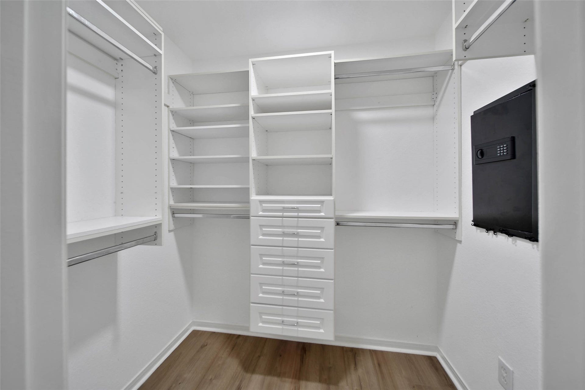 35 S Apple Springs Circle, The Woodlands, TX 77382 35 S Apple Springs Circle, The Woodlands, TX 77382