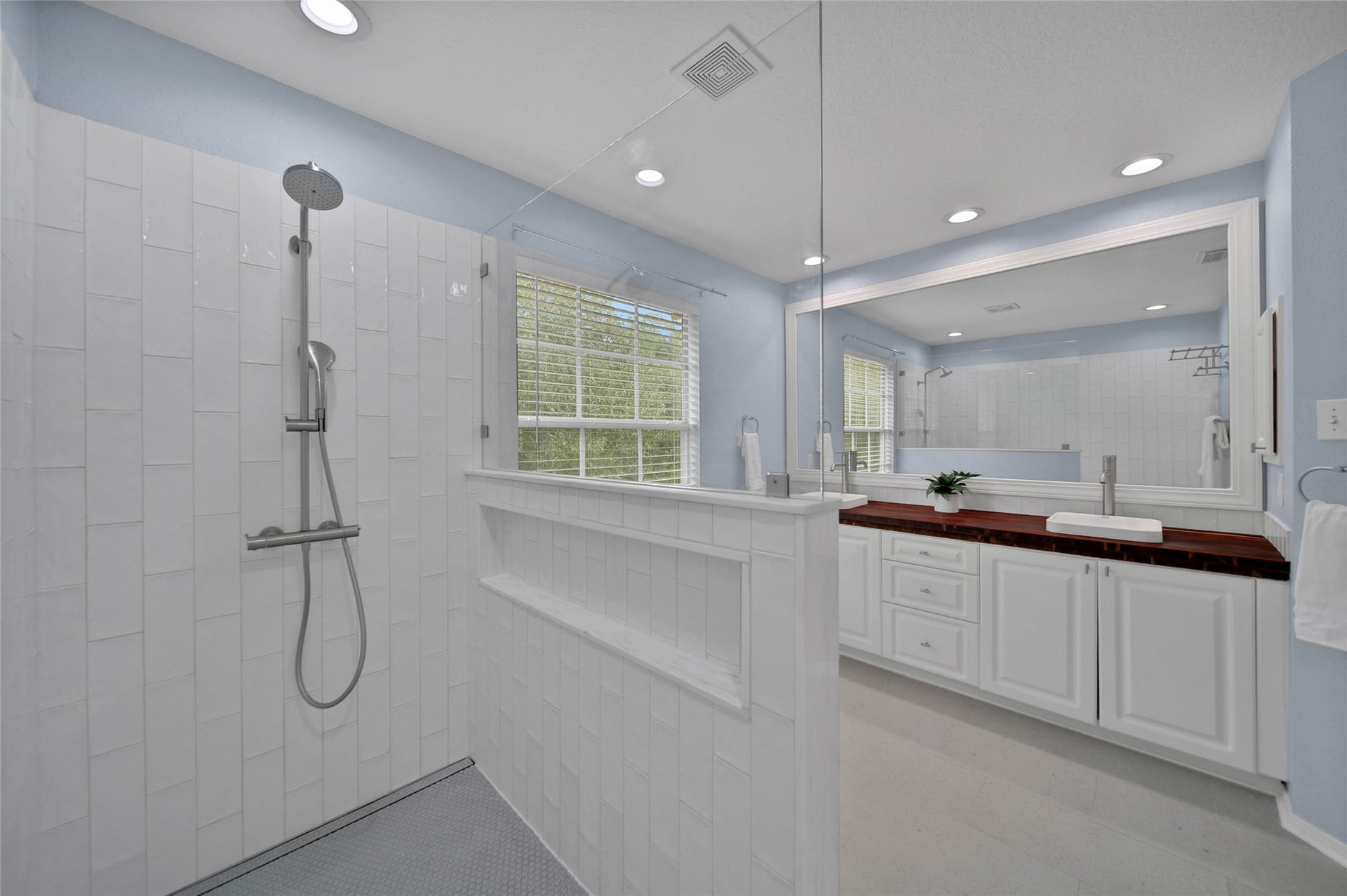 35 S Apple Springs Circle, The Woodlands, TX 77382 35 S Apple Springs Circle, The Woodlands, TX 77382