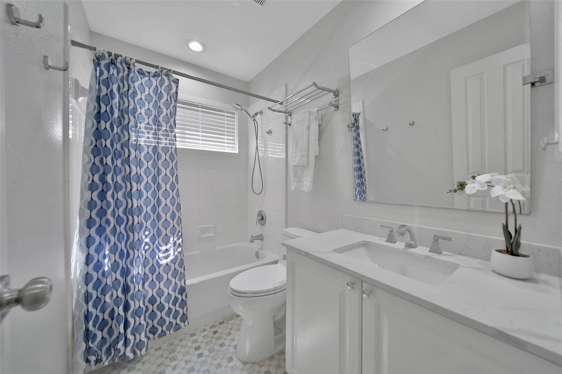 35 S Apple Springs Circle, The Woodlands, TX 77382 35 S Apple Springs Circle, The Woodlands, TX 77382