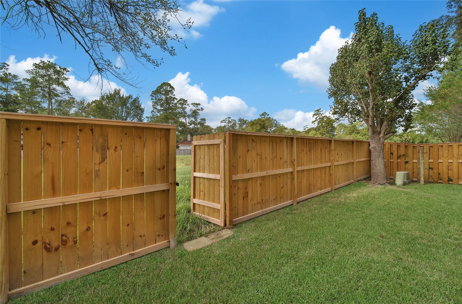 35 S Apple Springs Circle, The Woodlands, TX 77382 35 S Apple Springs Circle, The Woodlands, TX 77382