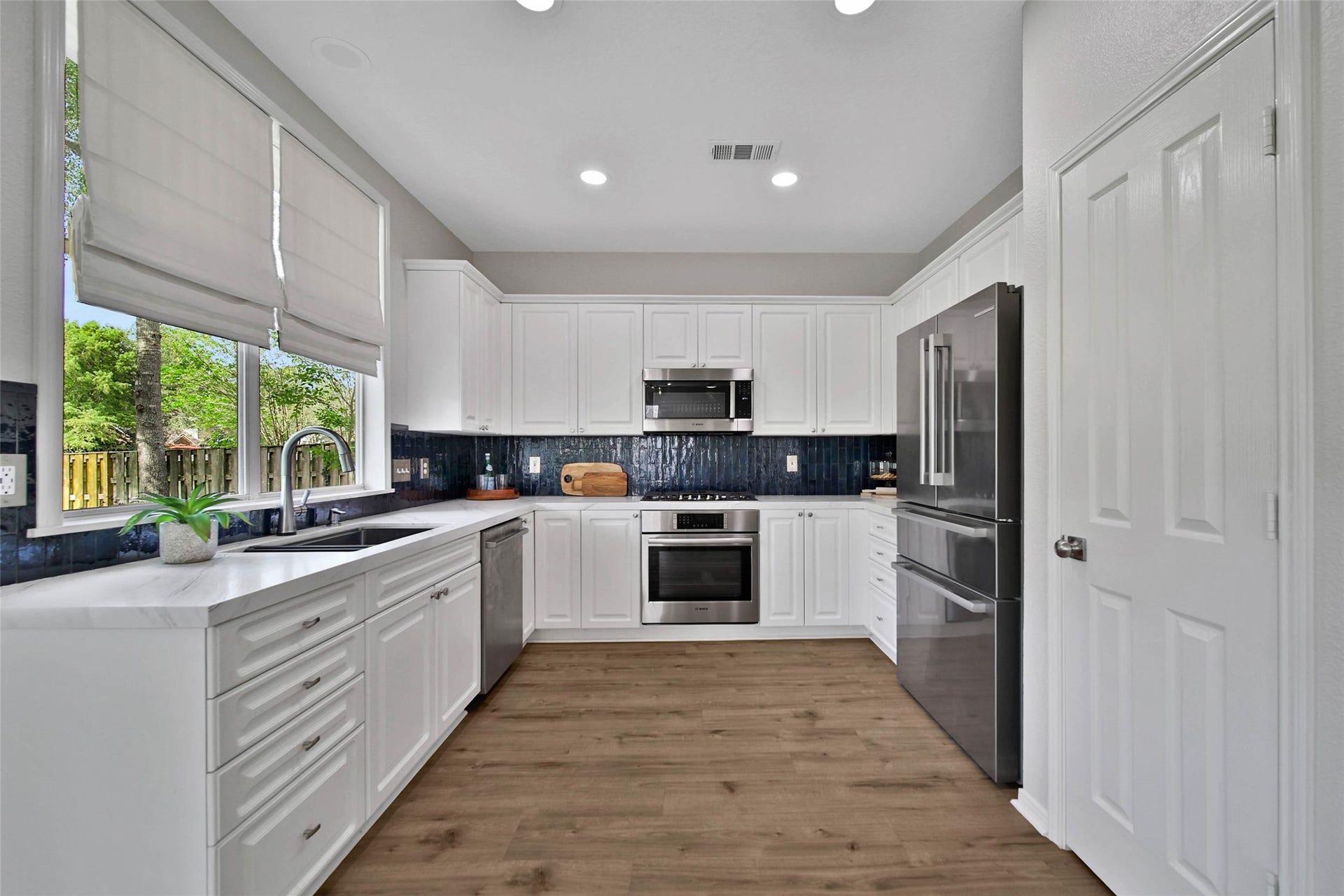 35 S Apple Springs Circle, The Woodlands, TX 77382 35 S Apple Springs Circle, The Woodlands, TX 77382