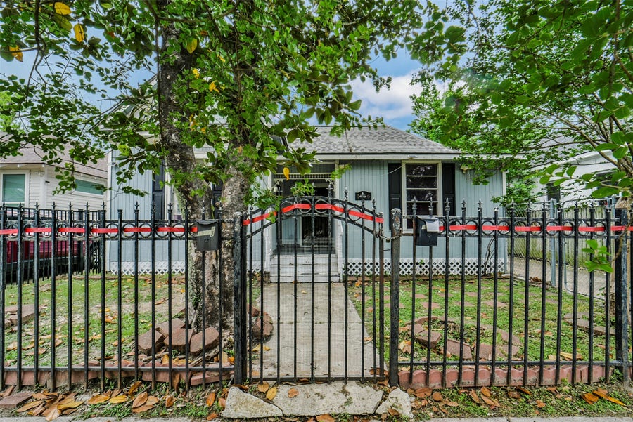 Property photo for 1916 Chapman Street, Houston, TX