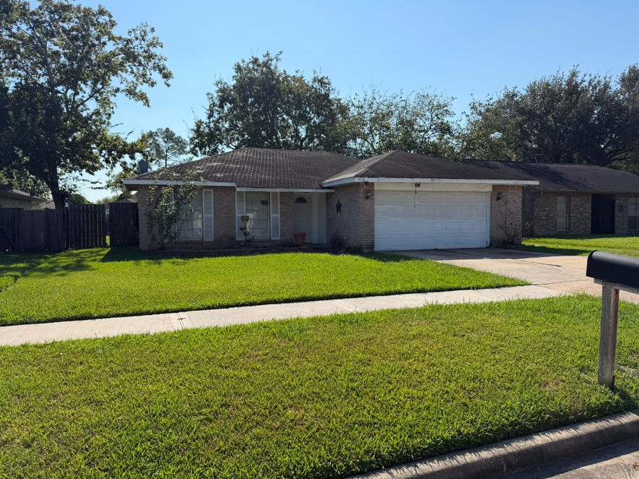 Property photo for 10115 Hollow Canyon Drive, Sugar Land, TX