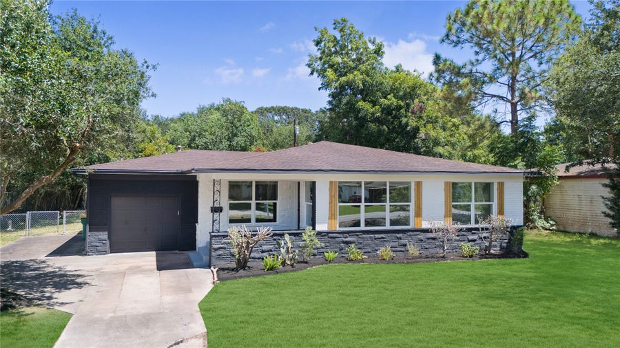 Property photo for 1405 W Crockett Street, La Marque, TX