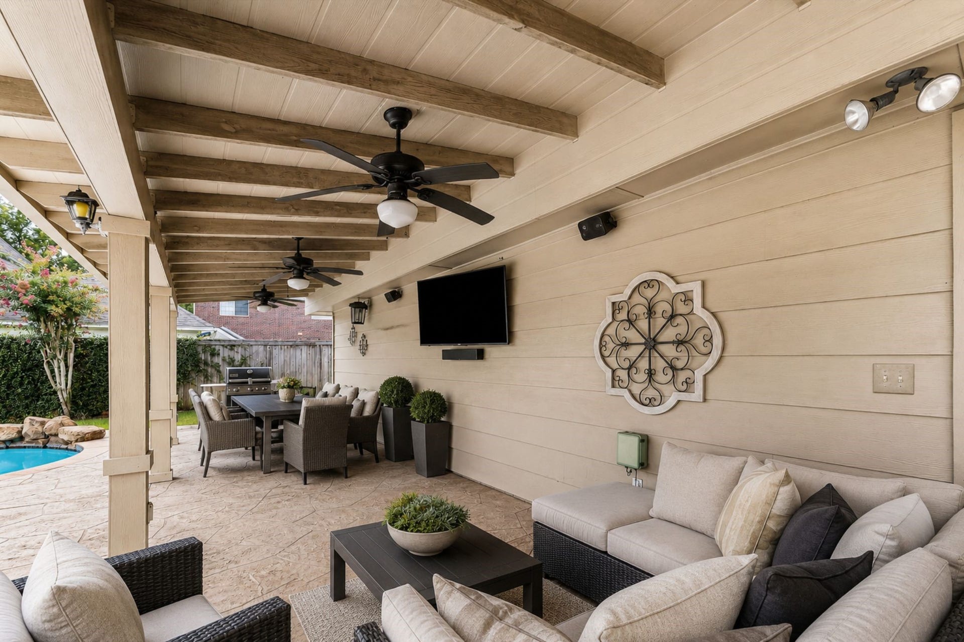 EXPANSIVE COVERED PATIO *Virtually Staged